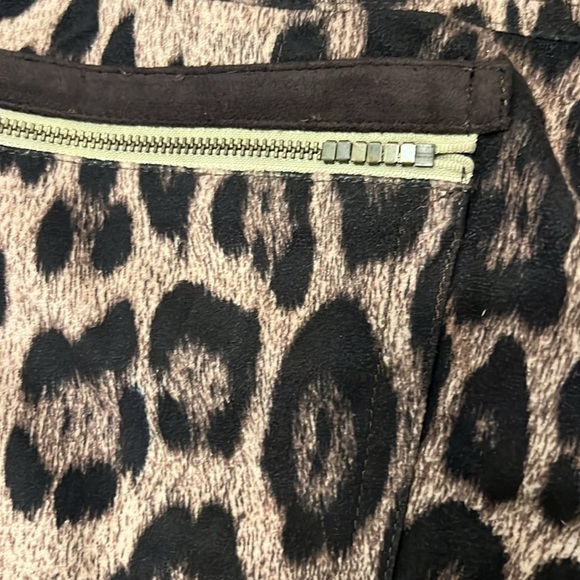 Spanner Leopard Print Cropped Pants - Picture 6 of 6